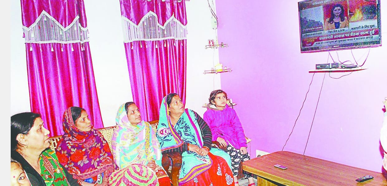 paak seema par karyavaahi se utsuk rahe log