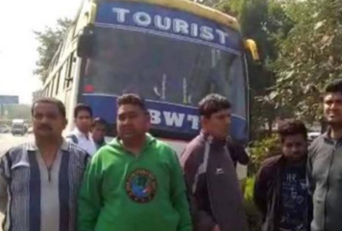 ghaziabad man missing for 24 days found his rugged corpses in bus standing outside police station