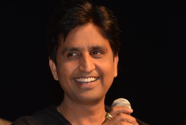 Kumar Vishwas in Amar Ujala Yuva Shakti Samman Samaroh at Kurukshetra University Auditorium