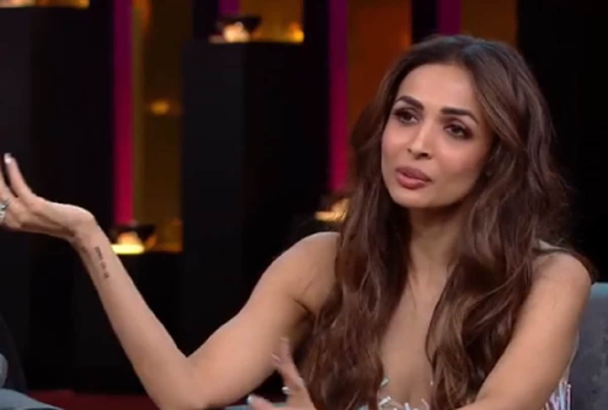 Sonam Kapoor poses with brother Arjun Kapoor and Malaika Arora