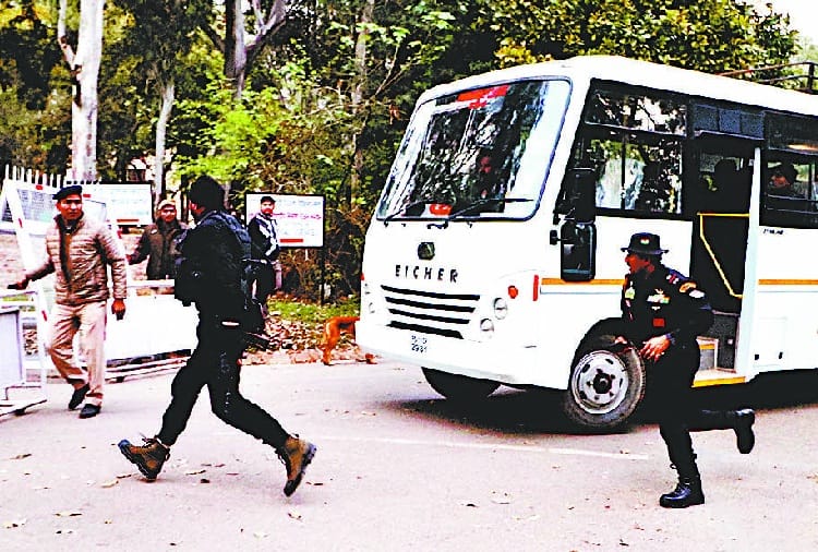 nsg commando and chandigarh police mock drill in punjab university uils building