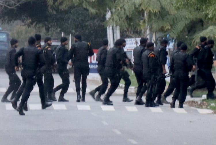 nsg commando and chandigarh police mock drill in punjab university uils building