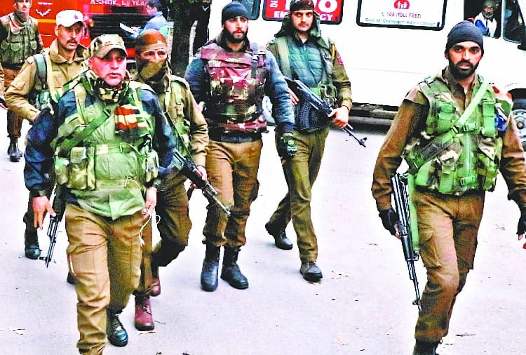 nsg commando and chandigarh police mock drill in punjab university uils building