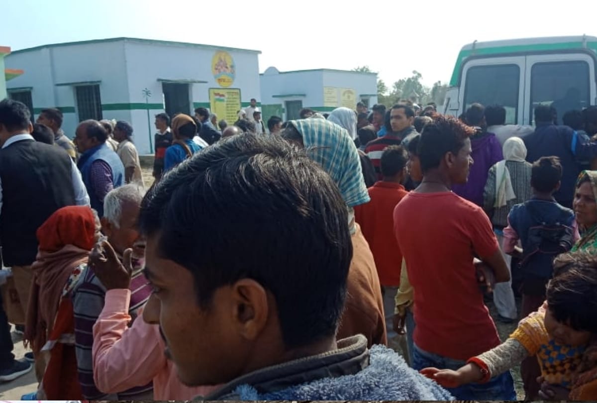 Two workers died due to falling roof of primary school in Pratapgarh