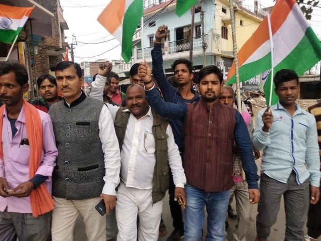 People look at the movement of the army