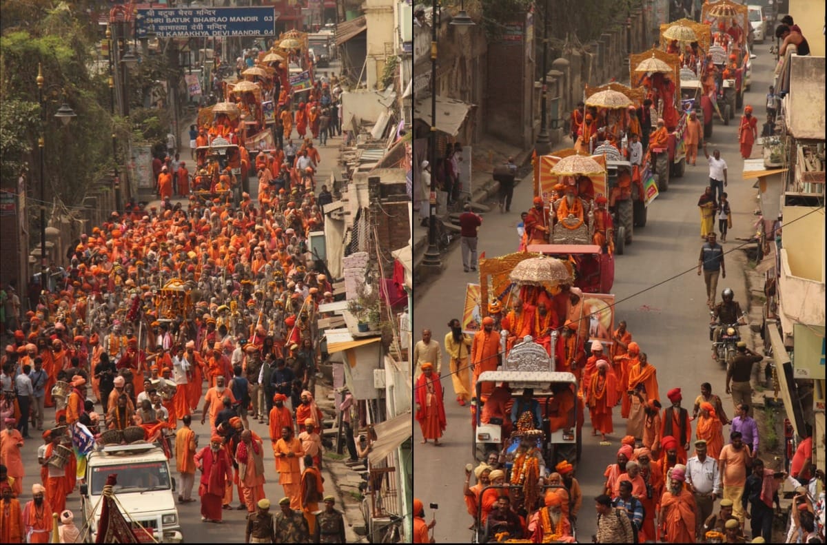 Saint and nagas come in peshvaee in varanasi