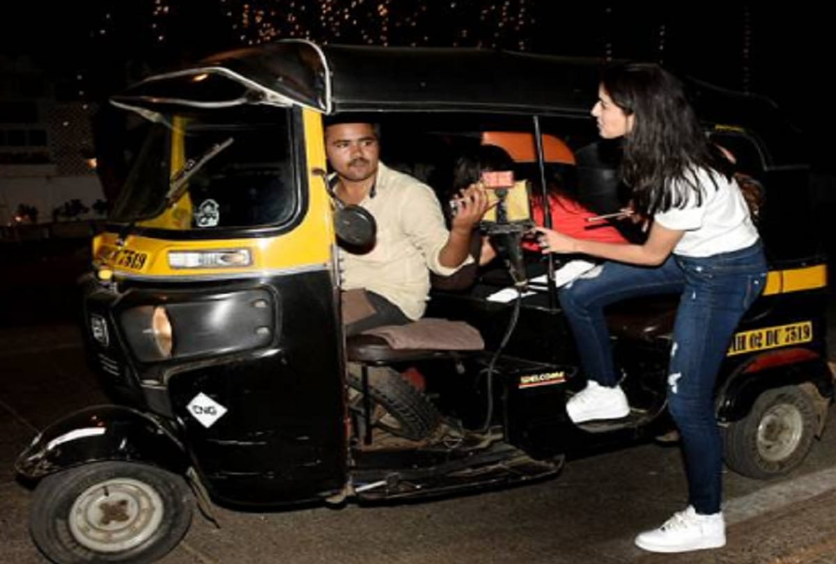 Sara Ali Khan Ananya Pandey spotted at late night auto ride in Mumbai