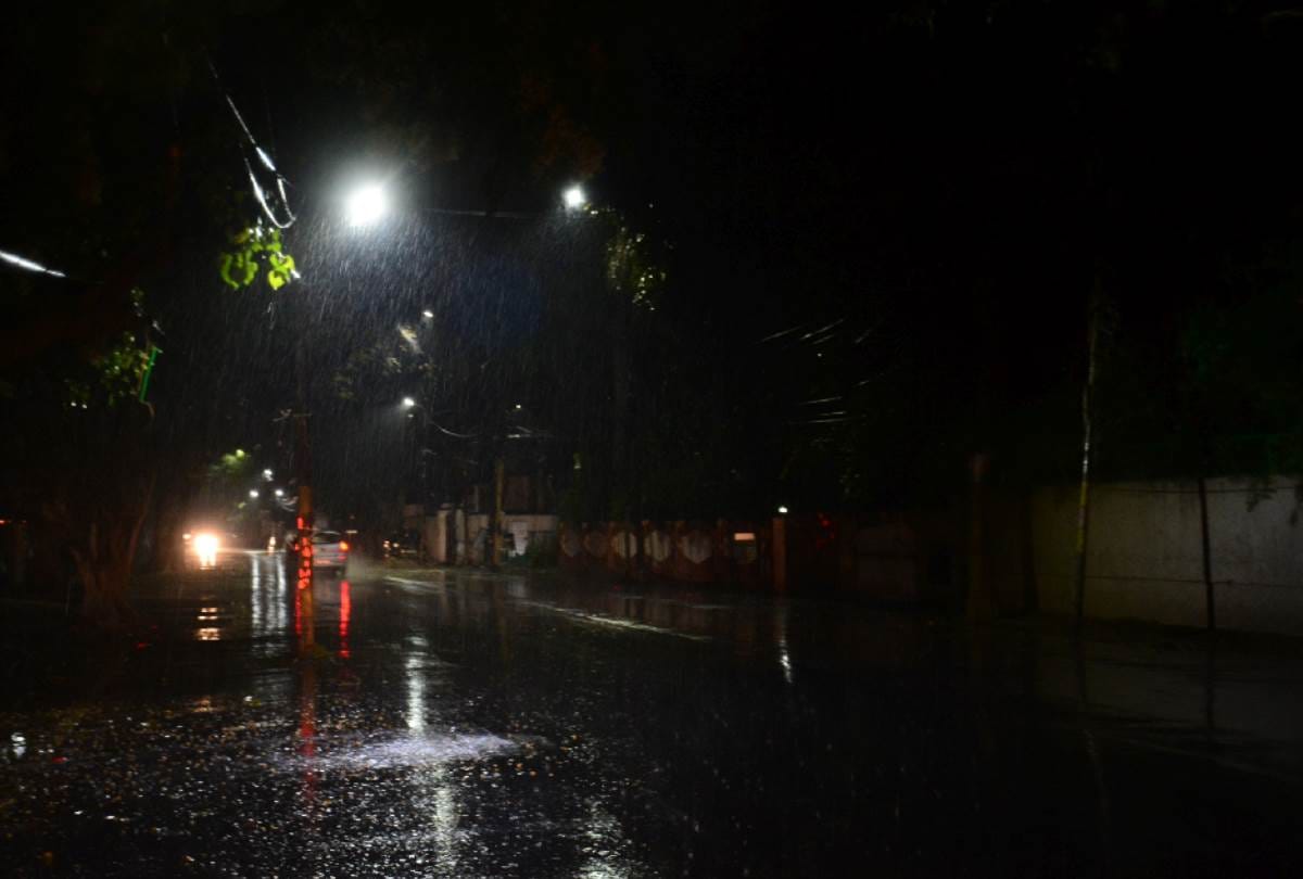 weather conditions in lucknow and nearby areas.