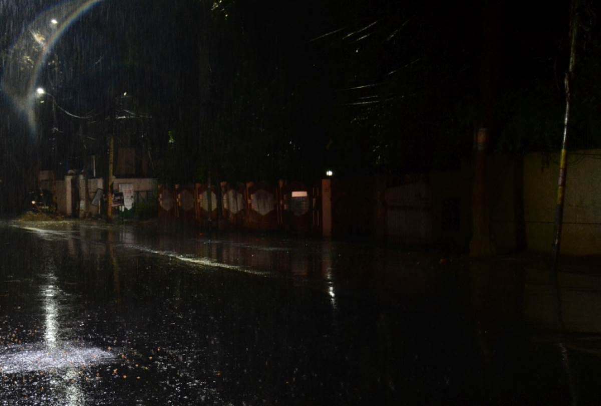 weather conditions in lucknow and nearby areas.