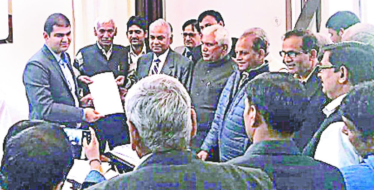 nyaayak karya se virat rahe adivakta