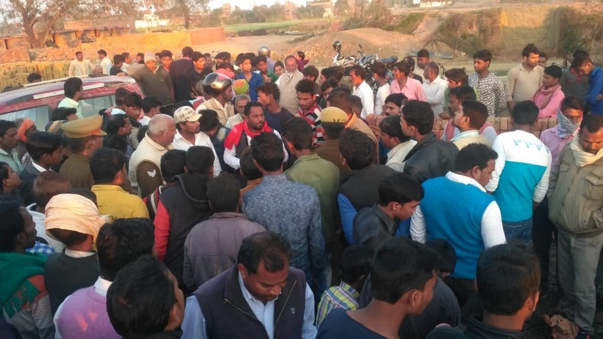 सड़क हादसे में युवक की मौत, दो घायल