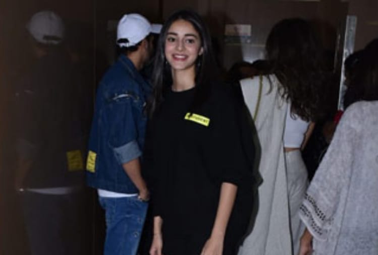 vicky kaushal sara ali khan ananya pandey attend sonchiriya screening
