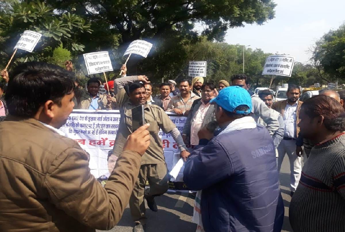 Auto Taxi Unions strike on Delhi Assembly Against Increasing Irregularities in Transport Department