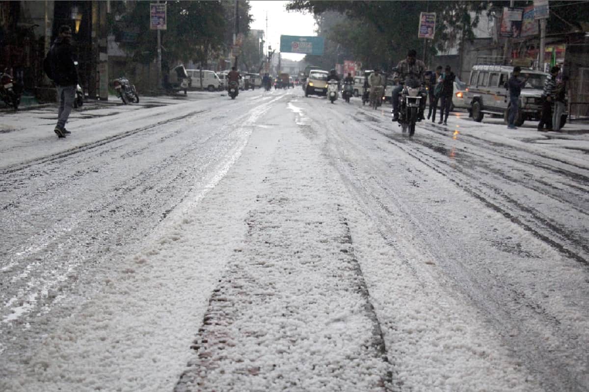 Rain and fierce hailstorm in Bijnor and see photos