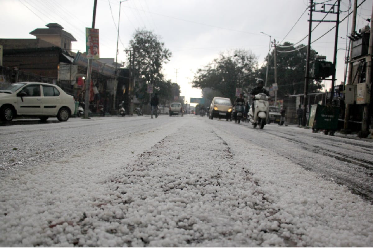 Rain and fierce hailstorm in Bijnor and see photos