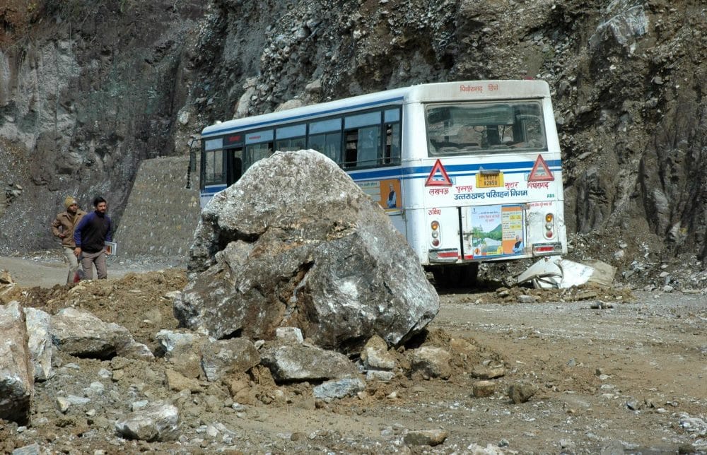 boulder big rock fell on uttarakhand roadways bus in pithoragarh