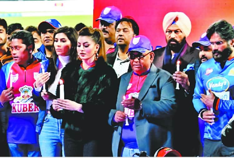 Air Strike in Pok, Bollywood Actors Candal March to Pay Tribute to Pulwama Terror Attack Martyres