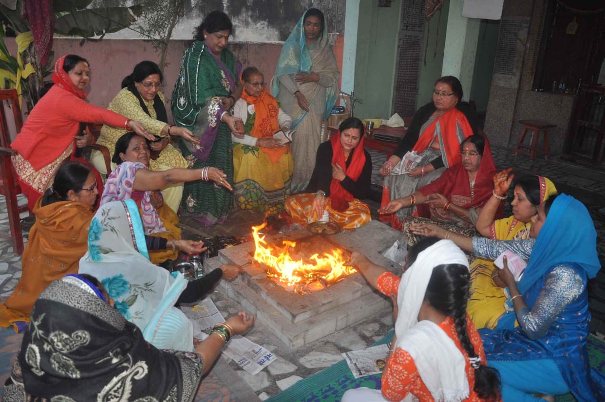 Place-place worship for the release of congratulations