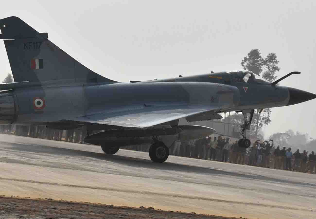 fighter aircraft will land on expressway If needed