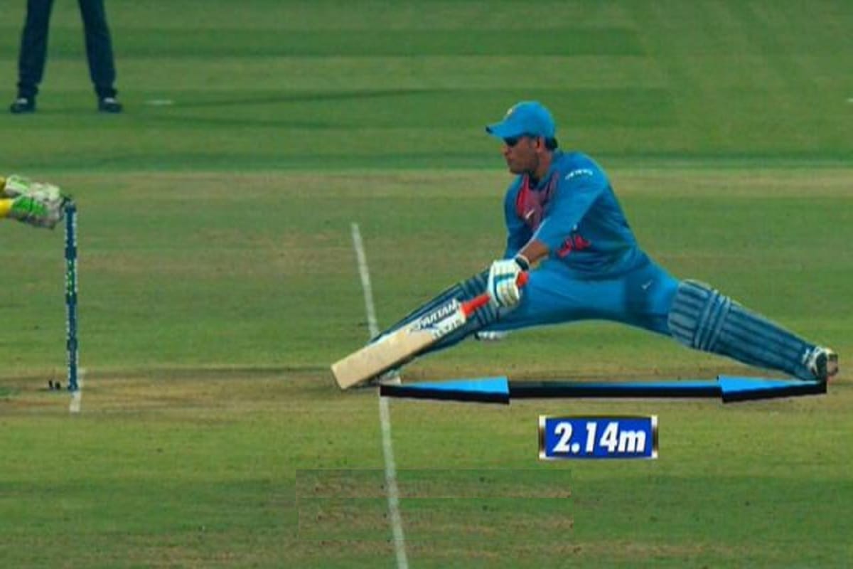 ms dhoni leg stretching video viral during india australia 2nd T20 match
