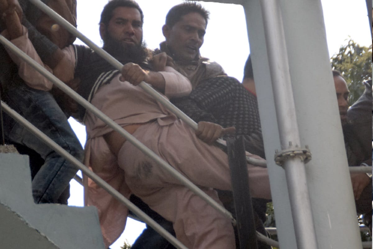 high voltage drama of muslim man in Meerut see how he climbed on a water tank to suicide