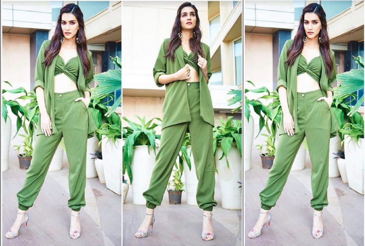 Kriti Sanon Spotted in her casual avatar outside a salon in Mumbai