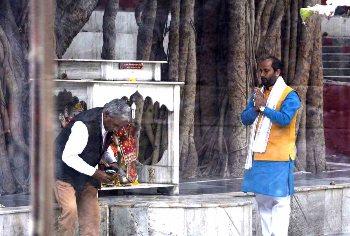 Kumbh mela 2019:  Arunachal Pradesh minister nabam holy dip in sangam