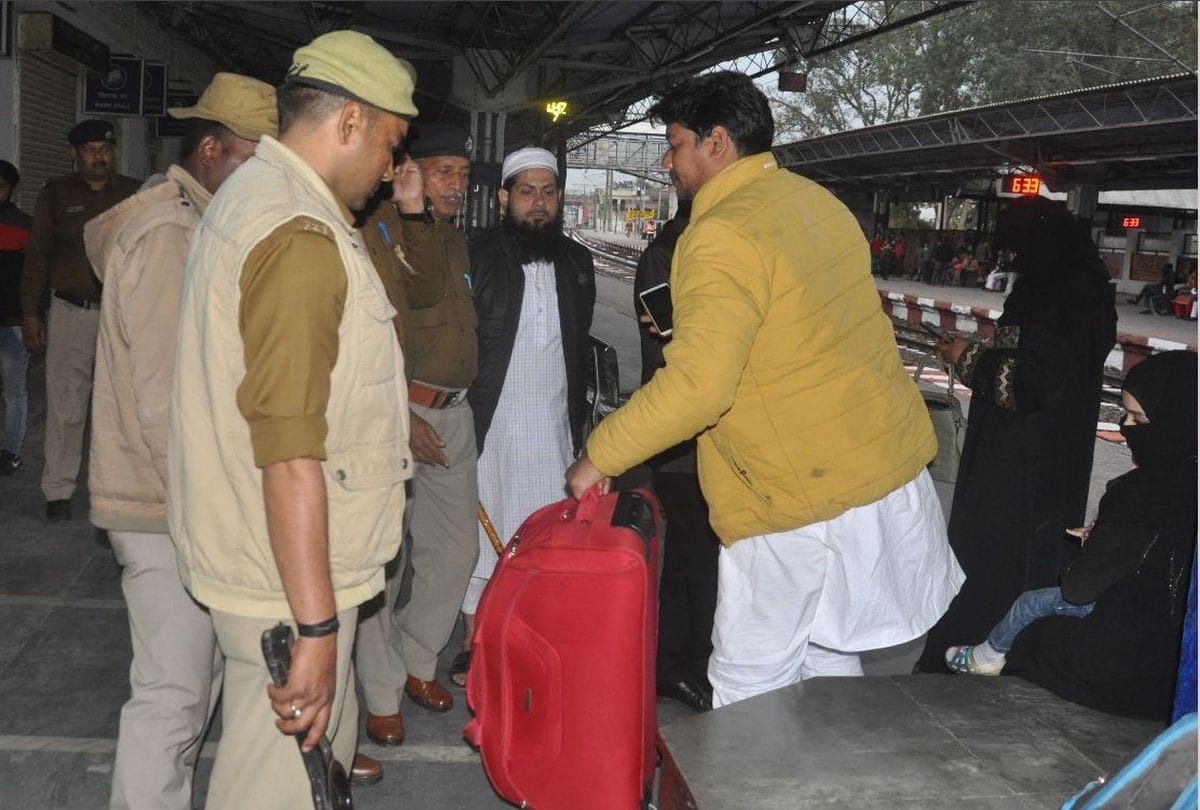 agra alert after tension on India Pakistan border