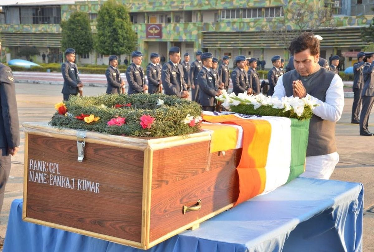 Power Minister Shrikant Sharma paid tribute to Shaheed Pankaj Nuhvar in agra