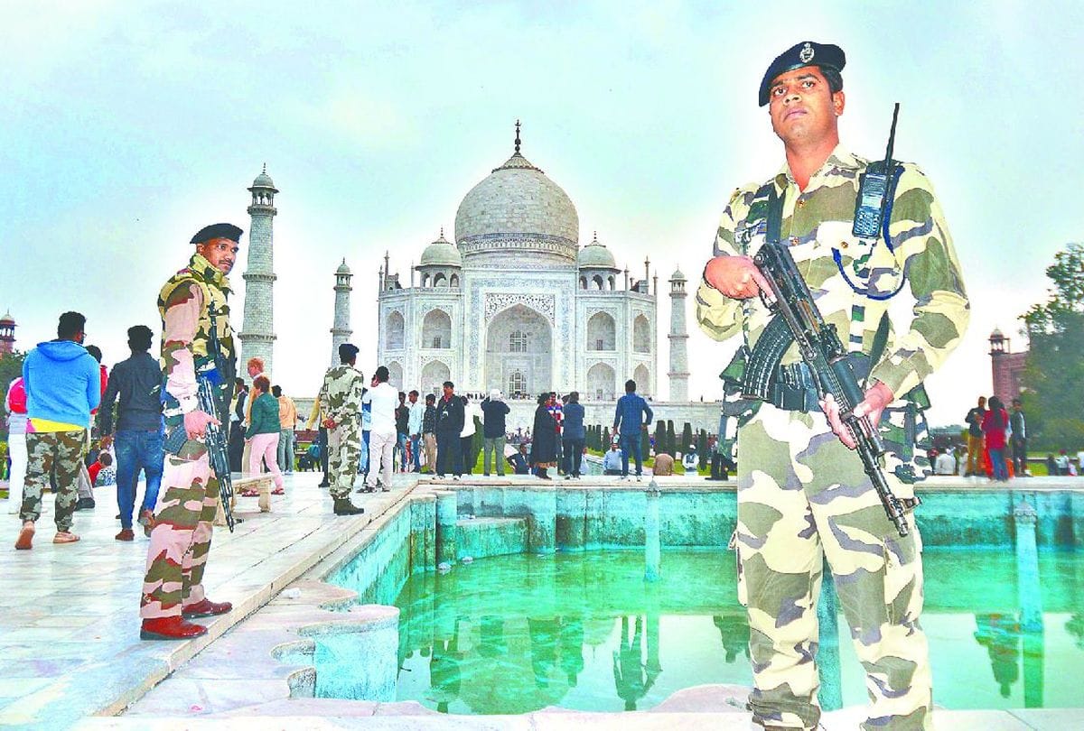 foreigners cancel Taj Mahal visit due to tension between India and Pakistan