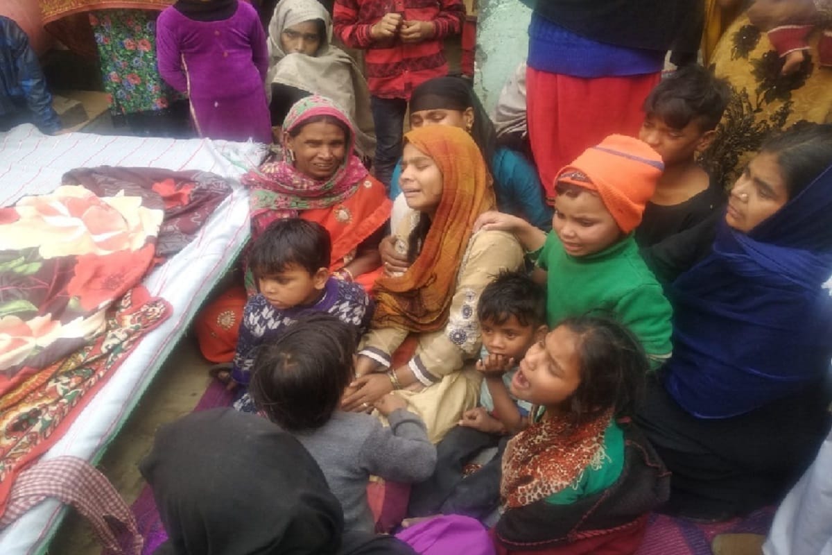 Four year old child dies in Meerut and protest against Naggar Nigam