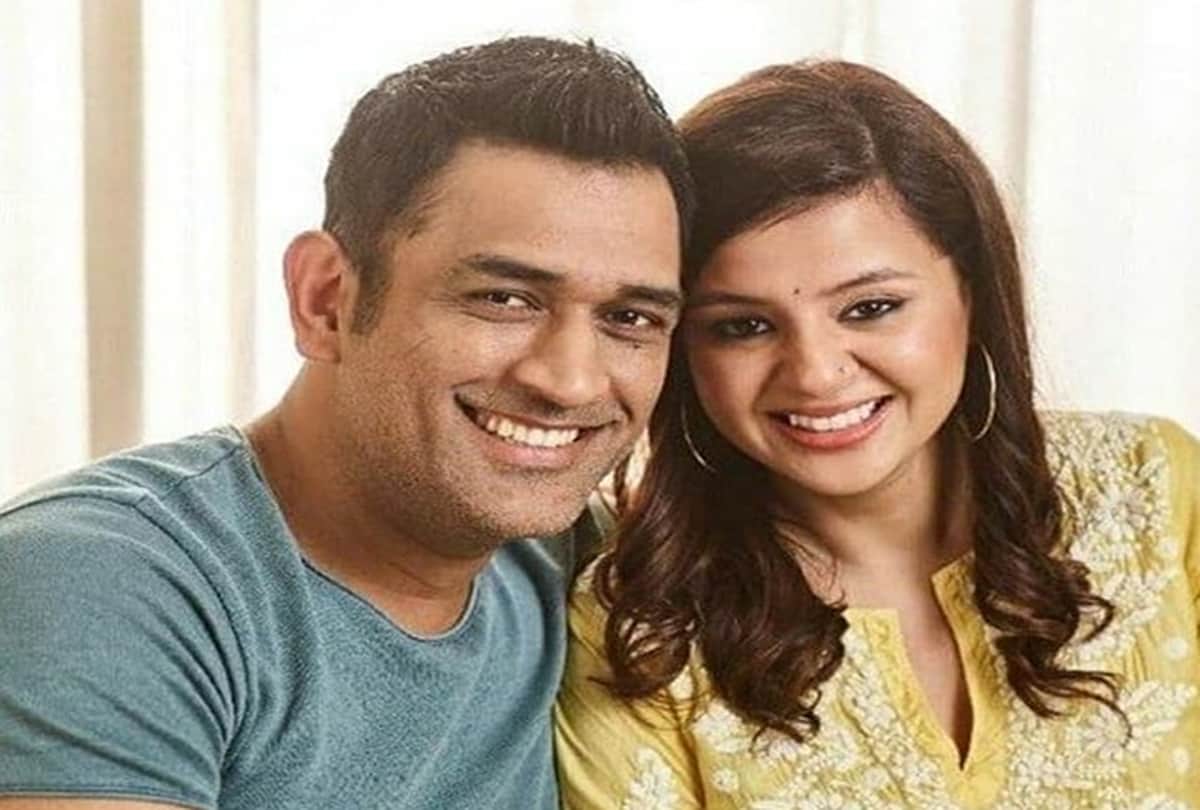 MS Dhoni retired Sakshi Dhoni writes emotional tribute said you must have held those tears to say goodbye