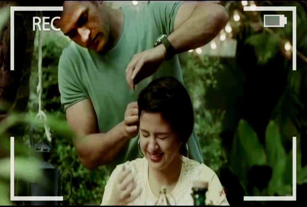 When ms dhoni talks about marriage  and says sakshi is in command at home