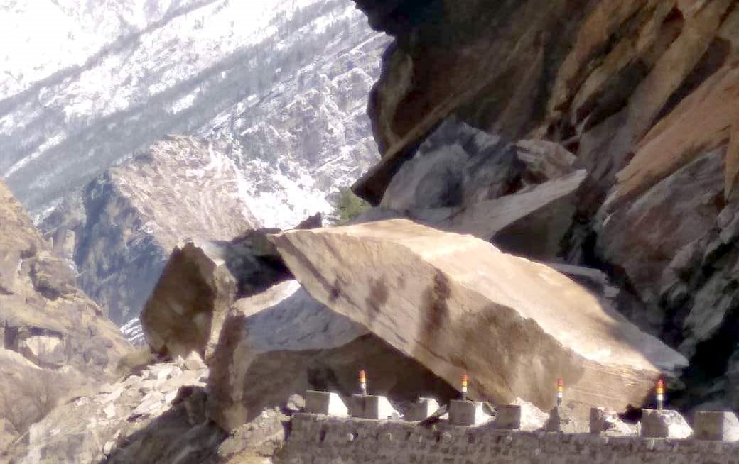 12 people died due to stone collapse in Pakistan
