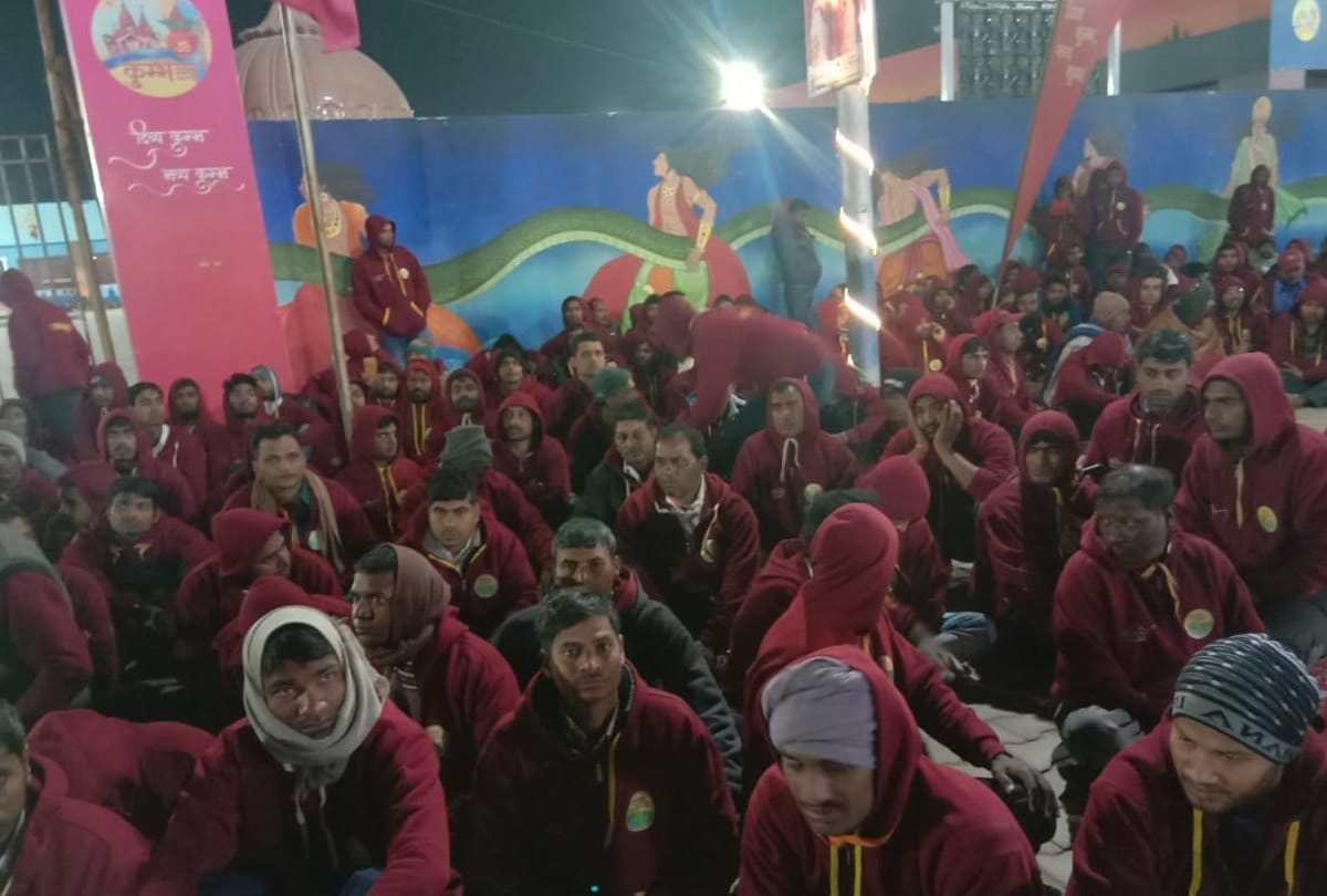 kumbh mela 2019: Dissatisfaction after beating cleanliness worker, ADPRO  vehicle broken