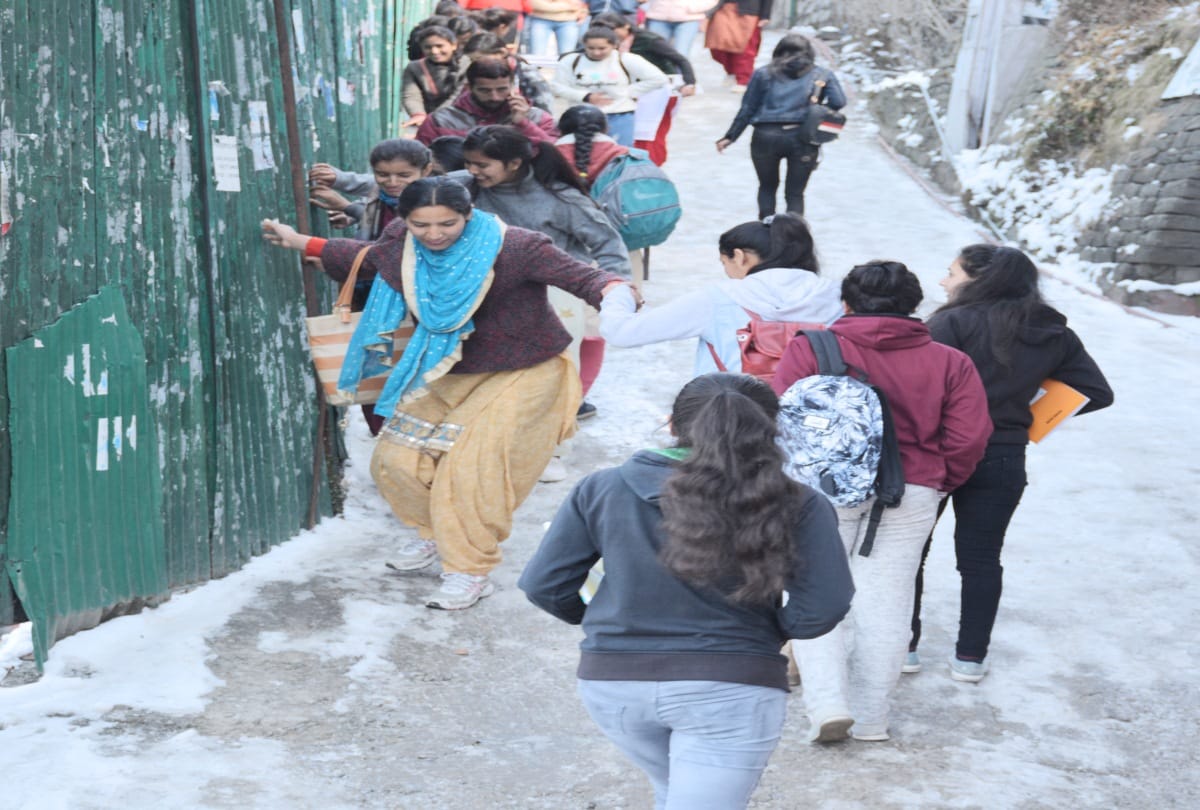 intense cold wave in himachal after heavy snowfall, temprature dropped below zero