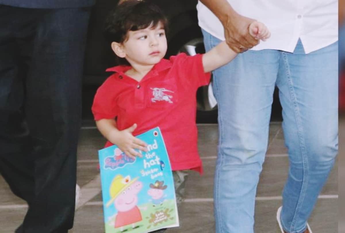 Taimur Ali Khan Goes To Play School with book pic goes viral