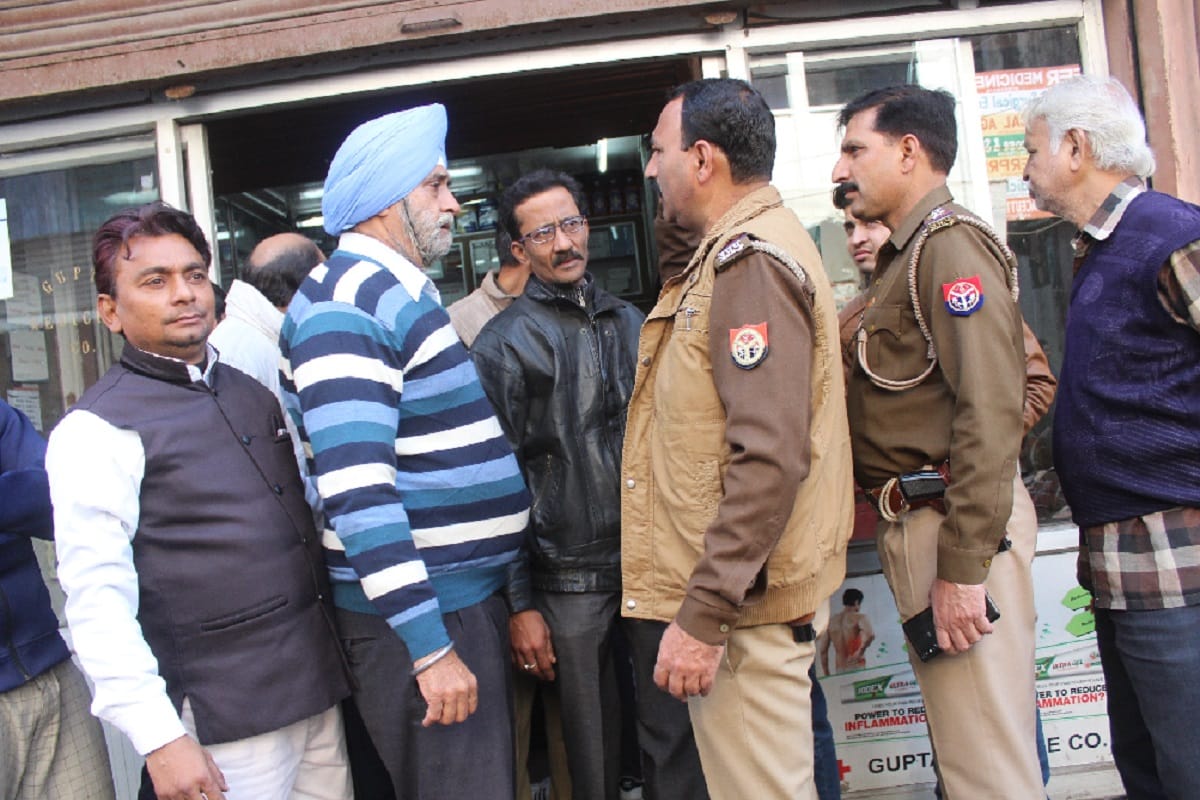 Many lakhs looted in medical store in Khairnagar bazar at Meerut