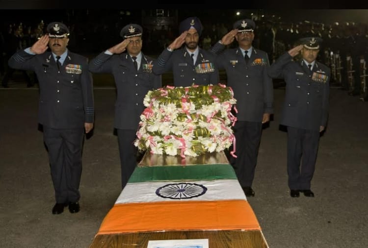 Mortal remains of Wing Commander Siddarth who died in Budgam chopper crash brought to his residence