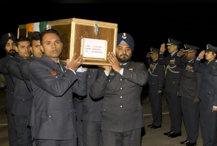 Mortal remains of Wing Commander Siddarth who died in Budgam chopper crash brought to his residence