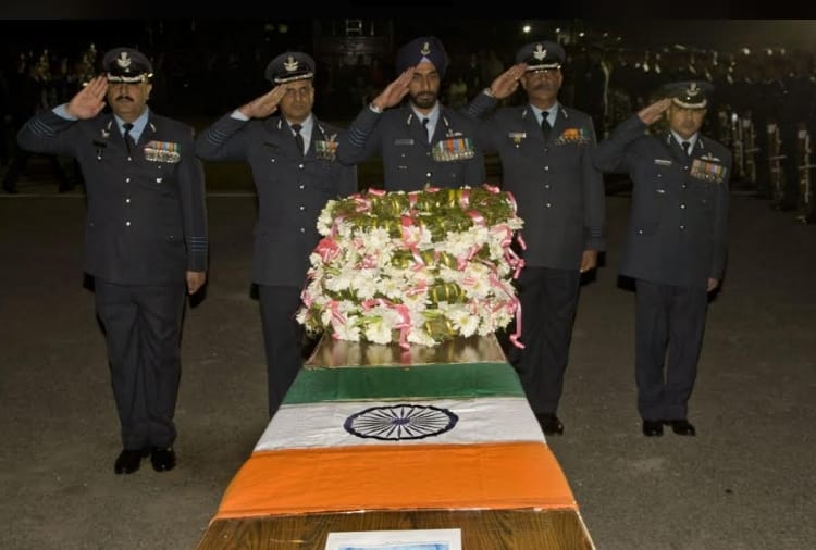 Mortal remains of Wing Commander Siddarth who died in Budgam chopper crash brought to his residence
