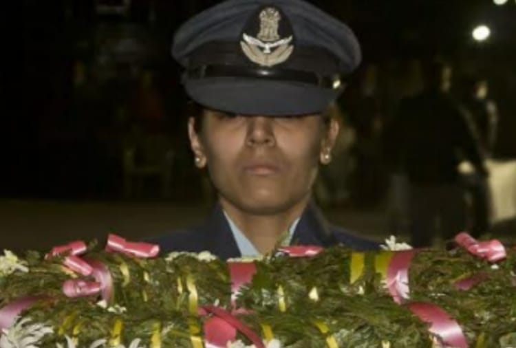 Mortal remains of Wing Commander Siddarth who died in Budgam chopper crash brought to his residence