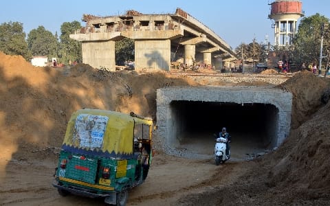 आईवीआरआई ओवरब्रिज- क्रॉसिंग पर पुल का रेडीमेड स्ट्रक्चर रखेगा रेलवे