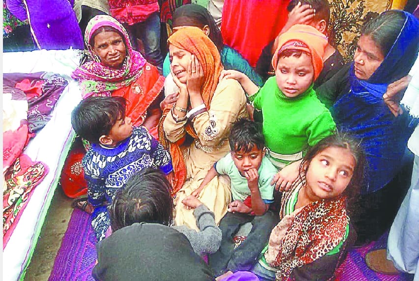 In the nallah of innocent 'death' left from the mother's pallu