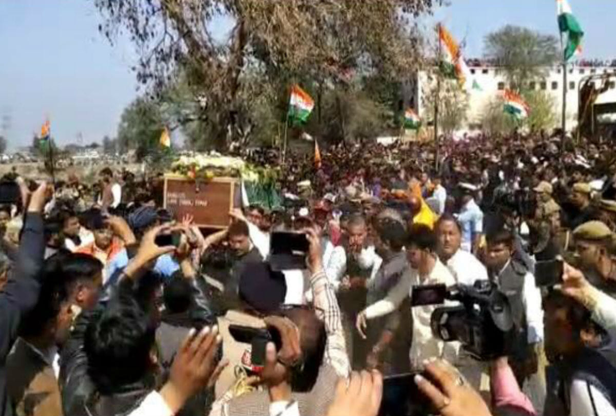 funeral of pankaj nauhwar in mathura who died in chopper crash
