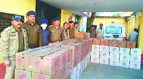 liquor caught at Gomti bridge