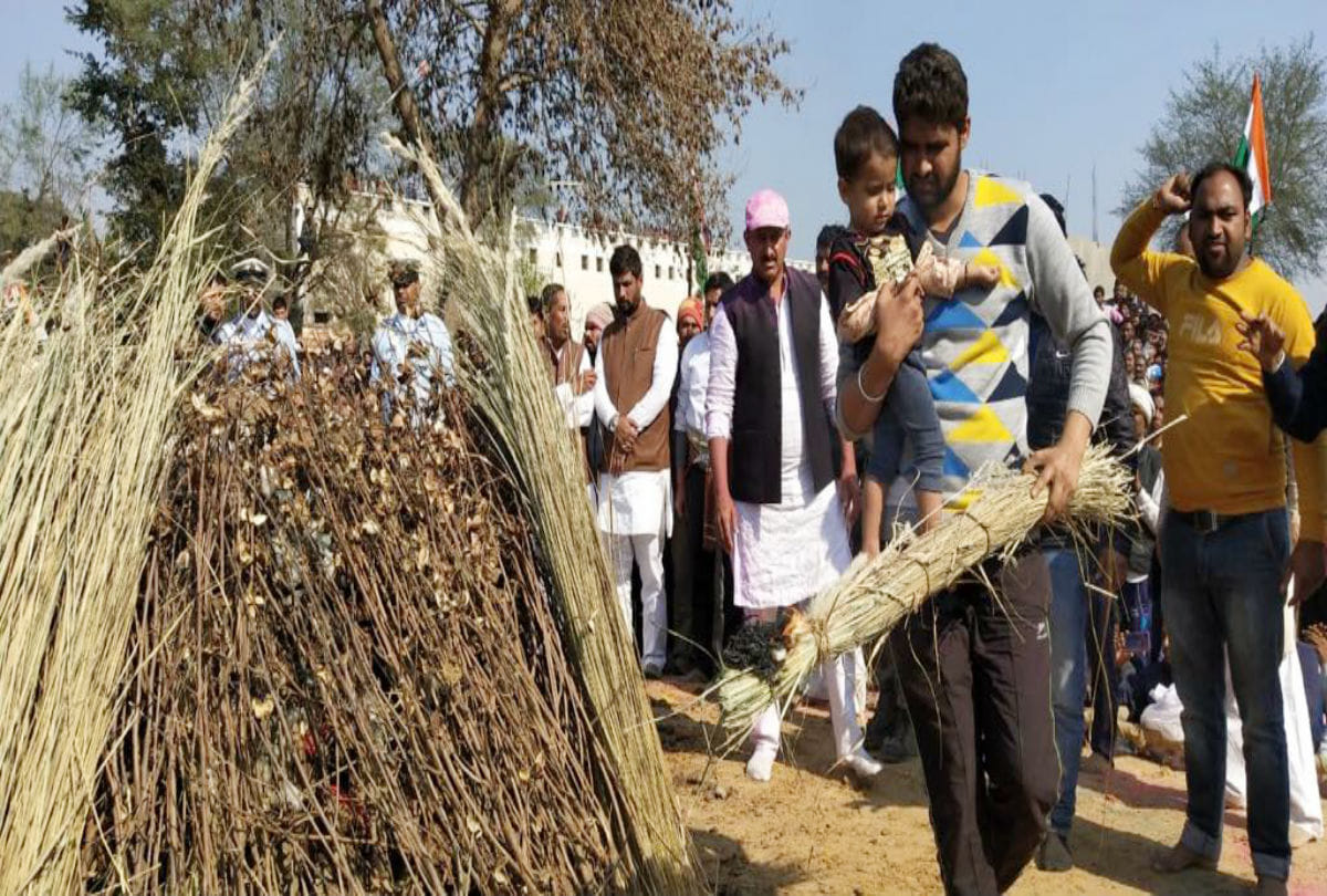 funeral of pankaj nauhwar in mathura who died in chopper crash