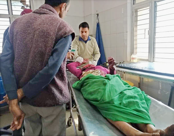 बैरगांव में भालू के हमले में महिला घायल, रैफर