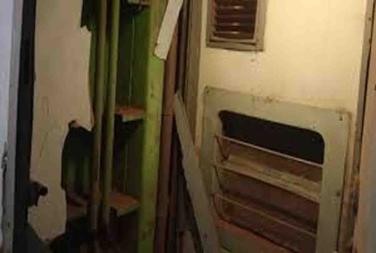 Low intensity blast on board Kalindi Express