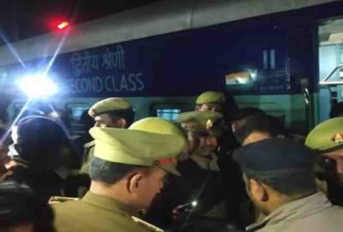 Low intensity blast on board Kalindi Express